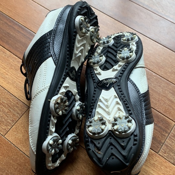Youth Callaway golf cleats, size 5.5 - Picture 4 of 5